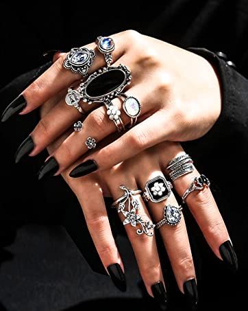 Gothic Rings Aesthetic, Chunky Rings Aesthetic, Cassiopeia Black, Chunky Rings Silver, Grunge Jewellery, Emo Rings, Aesthetic Snake, Frog Heart, Rings Set For Women