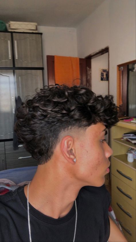 Baby Mullet, Low Fade Curly Hair, Curly Hair Taper, Mens Haircuts Thick Hair, Mens Haircuts Wavy Hair, Hair Types Men, Taper Fade Short Hair, Fade Haircut Curly Hair, Taper Fade Curly Hair