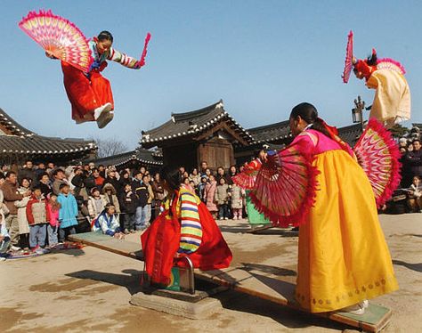 Korean New Year, Korean Holidays, New Years Traditions, Korean Hanbok, Korean Wave, Korean Traditional, Seoul Korea, Lunar New Year, People Of The World