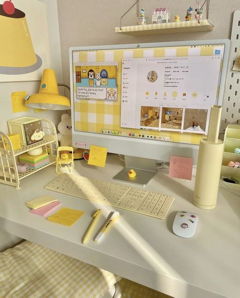 Yellow Desk Decor, Yellow Imac Desk Setup, Gaming Setup Yellow, Yellow Desk Aesthetic, Yellow Desk Setup, Yellow Pc Setup, Yellow Study Aesthetic, Yellow Gaming Setup, Pompompurin Room