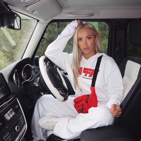 Instagram post by ⠀⠀⠀⠀⠀⠀⠀⠀⠀⠀⠀⠀⠀⠀⠀⠀⠀⠀Tammy 🦄 • May 7, 2018 at 8:13pm UTC Tammy Hembrow, Fashion Inspiration Board, Chill Fits, Ig Feed, Fire Fits, Outfit Goals, May 7, Fashion Killa, Dressed Down