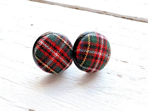 Simple set of the classic Stewart Royal tartan bezel set earring studs. Button Size: 1/2 inch Post Length: 14x13mm  Earring Posts & Backs Print: royal stewart tartan plaid Stud type: Earring Posts / Ear Nut Backs Metal Finish: black All jewelry is packaged with a pillow box and ribbon, making it ready for gift giving (see pictures in the product listing for examples)! All fabric covered button products were created by me using high quality designer fabrics and materials. First, the button is cov Scottish Jewelry, Tartan Plaid Christmas, Ribbon Making, Scottish Style, Royal Stewart Tartan, Bezel Set Earrings, Scottish Fashion, Stewart Tartan, Scottish Jewellery