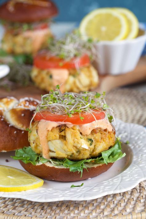 Loaded with jumbo lump crab, this Crab Cake Sandwich recipe is topped with spicy remoulade sauce. Ready in just 30 minutes, weeknight magic! Easy Crab Meat Recipes, Crab Cake Bites, Crab Cake Burgers, Frozen Crab Cakes, Cake Sandwiches, Clam Cakes, Crab Cakes Easy, Crab Cake Sandwich, Crab Cake Recipes