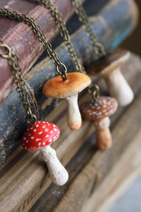 Botanical Mushroom, Crea Fimo, Mushroom Crafts, Mushroom Jewelry, Clay Art Projects, Mushroom Art, Diy Clay Crafts, Diy Clay, Polymer Clay Crafts