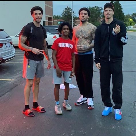 Court Outfit, Liangelo Ball, Basketball Theme, Lonzo Ball, Basketball Skills, Lamelo Ball, Swag Outfits Men, Nba Pictures, Tall Guys