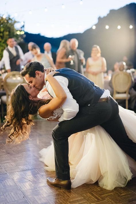 creative wedding kiss photos romantic kiss in a dance jana williams Father Daughter Wedding Songs, Wedding First Dance, Groomsmen Photos, Norah Jones, Leona Lewis, Pose Fotografi, Christina Perri, Wedding Kiss, Ewan Mcgregor