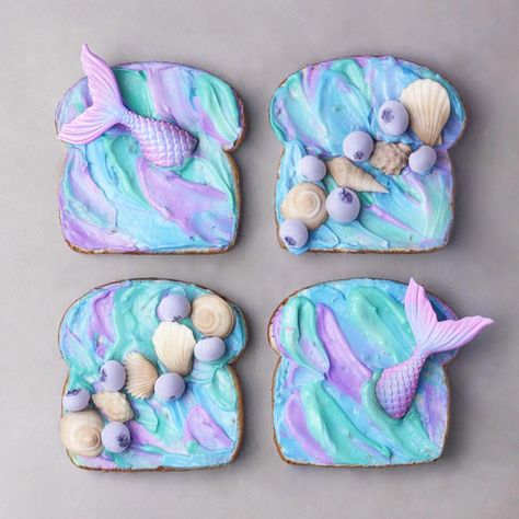 J o s e on Instagram: “Mermaid toast 🧜🏽‍♀️🐚🌊 Yay or Nay? ✨” Mermaid Breakfast, Healthy Toast Ideas, Cake Dessert Ideas, Birthday Party Under The Sea, Toast Art, Monster High Lagoona, Healthy Toast, Desert Drinks, Breakfast In A Jar