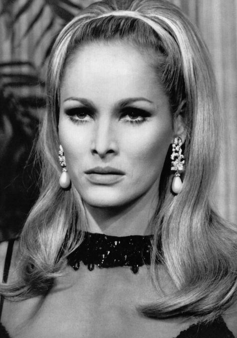 Movie Scrapbook, Bond Women, James Bond Girls, 60s Women, Classic Hollywood Glamour, Ursula Andress, Icon Style, Bond Girls, Old Hollywood Glamour