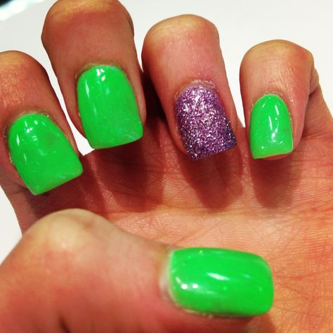 Lime green and glitter purple Chloe Nails, Lime Green Nails, Sns Nails Colors, Green Nail Art, Natural Nail Art, Purple Nail Designs, Nail Pictures, Uv Gel Nails, Vacation Nails