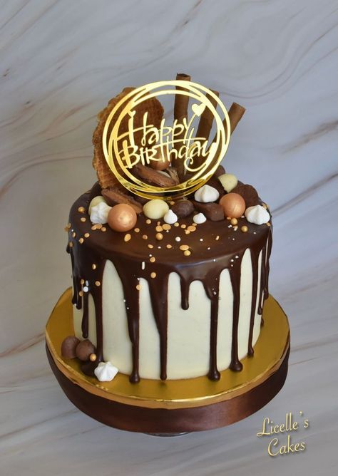 Chocolate Drip Cake Ideas Birthday, Chocolate Drip Cake Birthday, Firefighter Birthday Cakes, Drip Birthday Cake, Chocolate Bar Cakes, Extreme Cakes, 22nd Birthday Cakes, Holiday Desserts Christmas, Chocolate Cake Designs