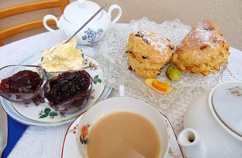 Which county started the tradition of cream teas, and more importantly, which county has the best cream teas, Devon or Cornwall? Classic Cottage, Historic Houses, Cream Tea, English Food, All Love, Cornwall, Love A, Get One, Devon