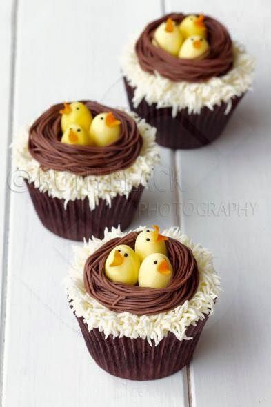 adorable chick cupcakes Cute Easter Desserts, Dessert Original, Easter Snacks, Easter Desserts Recipes, Easter Baking, Easter Cupcakes, Easter Dinner, Easter Dessert, Easter Cakes