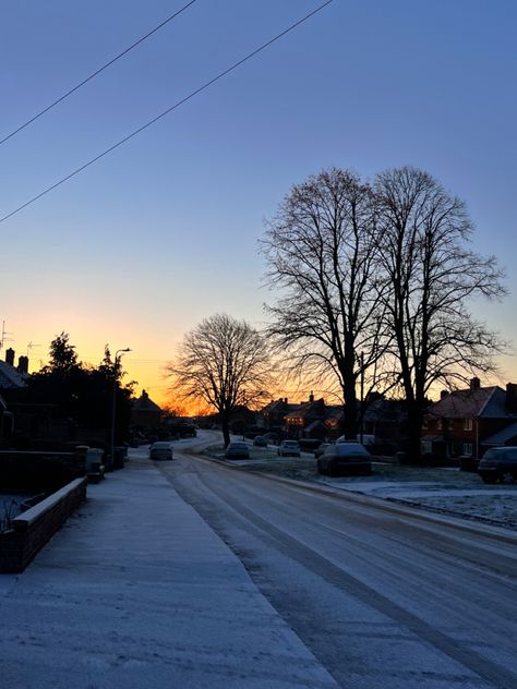 Winter Sunrise Mornings, Cold Sunset, Sunset Snow Aesthetic, Christmas Sunset, Sunset In Winter, Snowy Sunset Aesthetic, Snow Sunset, Sunset Snow, Sunrise Winter