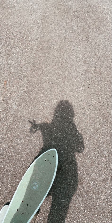 Penny Board Girl, Penny Board Aesthetic, Skateboard Aesthetic, Penny Skateboard, Penny Board, Longboard Design, Skateboard Deck Art, Skate Girl, Shadow Pictures