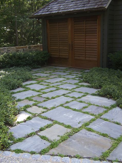 Planters Inc.-Atlanta. Stepping stones on the 45 with planted joints Outdoor Stepping Stones Walkways, Yard Stepping Stones Walkways, Concrete Stepping Stones Walkways, Grass Stepping Stones, Landscape Stepping Stones, Stepping Stone Walkways, Pathway Landscaping, Driveway Design, Outdoor Stone