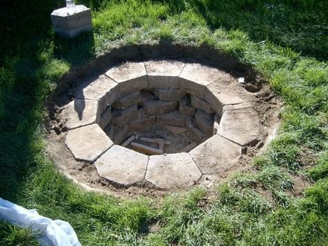 Fire Pit In Ground, Underground Fire Pit, Above Ground Fire Pit, Ground Fire Pit, In Ground Fire Pit, Diy Fire Pit Ideas, Fire Pit Plans, Cinder Block Fire Pit, Fire Pit Wall