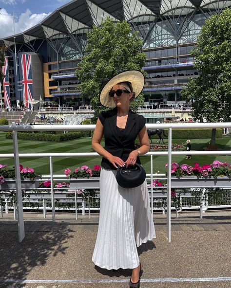 The best girls day getting dressed up for The Royal Ascot 🐎🤍🥂👒 @georgiamay 💗 . . Ascot 2024, Royal Ascot, Race day outfit . . #ascot2024 #royalascot #royalascot2024 #ladiesday #ladiesdayout #raceday #racedayfashion #racedayoutfit #karenmillen #karrenmillendress #fascinator #hatstyle #raceseason #ascot #ascotraces #ascotracecourse #ascothats #ascotstyle #ascotfashion #girlsday Ascot Outfits, Ascot Style, Race Day Fashion, Race Outfit, Race Day Outfits, Ascot Hats, Girls Day, Getting Dressed, Royal Ascot