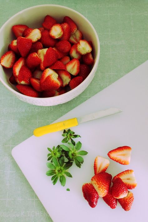 Strawberry Jam - Just 3 Ingredients (no pectin) - Living Smart And Healthy Strawberry Jam Recipe No Pectin, Easy Strawberry Jam, Strawberry Jam Recipe, Homemade Strawberry Jam, Artificial Food, Tomato Chutney, Jam Recipe, Fruit Jam, Easy Strawberry