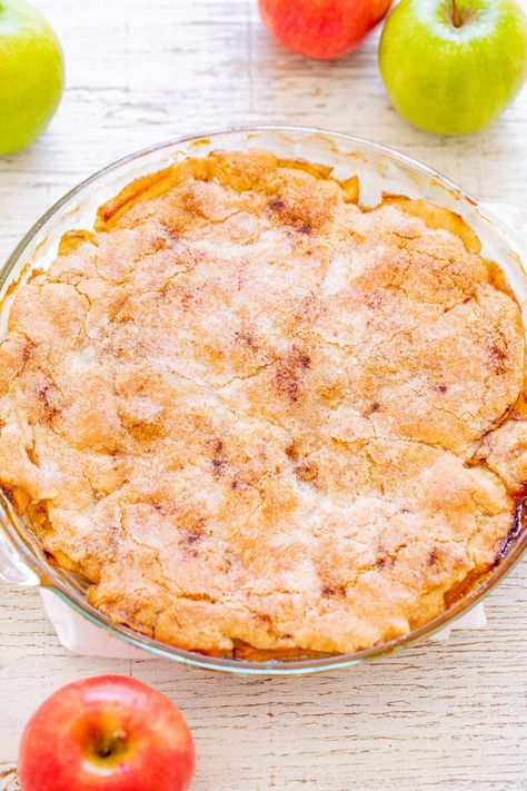 Crustless Apple Pie - Sometimes called Swedish apple pie, this EASY recipe for apple pie without a traditional pie crust is a FAST, foolproof, no-mixer recipe! It's loaded with cinnamon-spiced apples in every bite, dense, chewy, hearty, and is next level when topped with ice cream and salted caramel sauce! Crustless Apple Pie, Apple Zucchini Bread, Recipe For Apple Pie, Swedish Apple Pie, Caramel Apple Crumble, Apple Pie Bread, Apple Crumble Pie, Apple Desserts Easy, Mixer Recipes