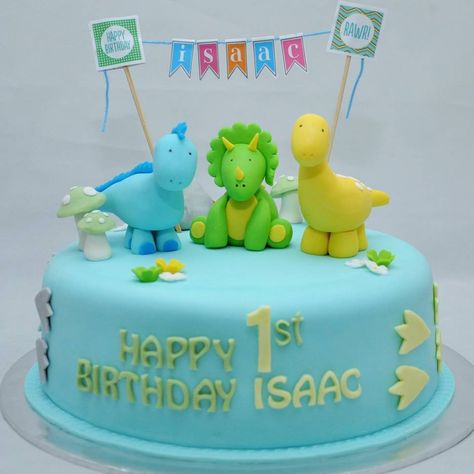 Love this photo my hubby captured of the Dino and friends cake for 1 year old Isaac! One Year Old Dinosaur Cake, Cake Dino, Birthday Deco, Dino Cake, Friends Cake, Leo Birthday, Dinosaur Cake, Happy 1st Birthdays, My Hubby