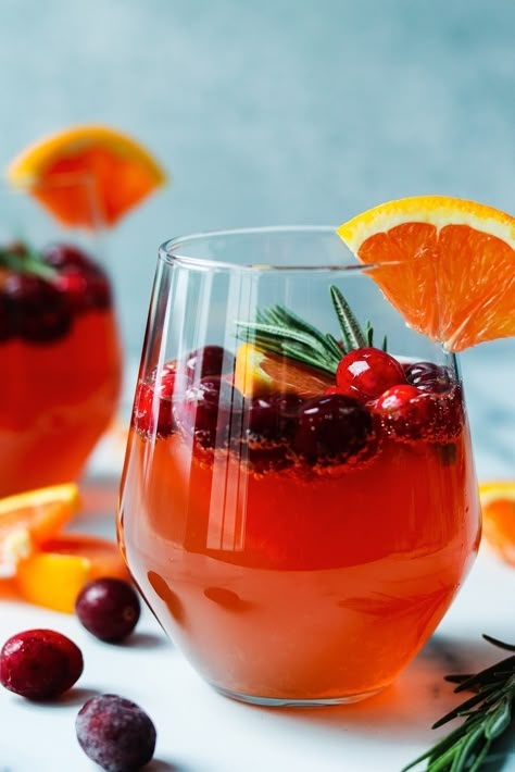 Cranberry Orange Prosecco Cocktail - Give it Some Thyme Cocktails For Christmas, Prosecco Wine, Cocktails Easy, Cranberry Juice Cocktail, Thyme Recipes, Mimosa Recipe, Prosecco Cocktails, Festive Appetizers, Vegan Christmas Recipes