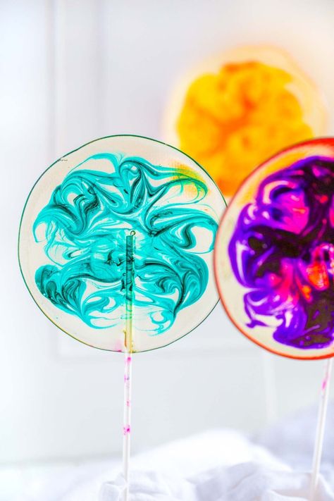 These stunning STAINED GLASS LOLLIPOPS are clear free-form lollipops with gorgeous colorful swirls. You are going to love this quick easy 30-minute recipe! Only 5 simple ingredients are needed to make this childhood party favorite. Every kid on the block will want one of these beautiful suckers on long elegant sticks. #lollipops #hardcandyrecipe #hardcandy #homemadelollipops #stainedglasslollipops #lollipoprecipe #swirllollipops #DIYlollipops #lollipop #partyrecipes #birthdayparty | ... How To Make Lollipops, Homemade Lollipops, Hard Candy Recipes, Lollipop Recipe, Colorful Swirls, Lolli And Pops, Sugar Glass, Vintage Cupcake, Swirl Lollipops