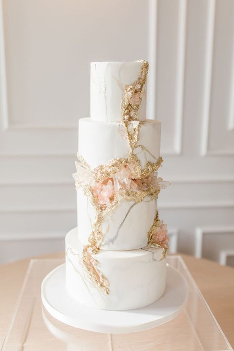 Wedding Cake Ideas Elegant Beautiful, Geode Wedding Cakes, Geode Wedding Cake, Glamorous Wedding Cakes, Chic Wedding Cake, Geode Cake Wedding, Acrylic Cake Stands, Geode Cake, Crystal Cake