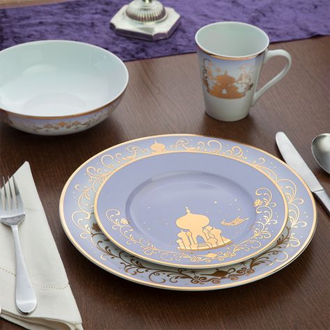 Dine Like A Princess With This Stunning Disney Dinner Set Ratatouille Kitchen, Princess Dresser, Casa Disney, Disney Kitchen Decor, Disney Dishes, Disney House, Disney Dinner, Flourish Design, Tafel Decor