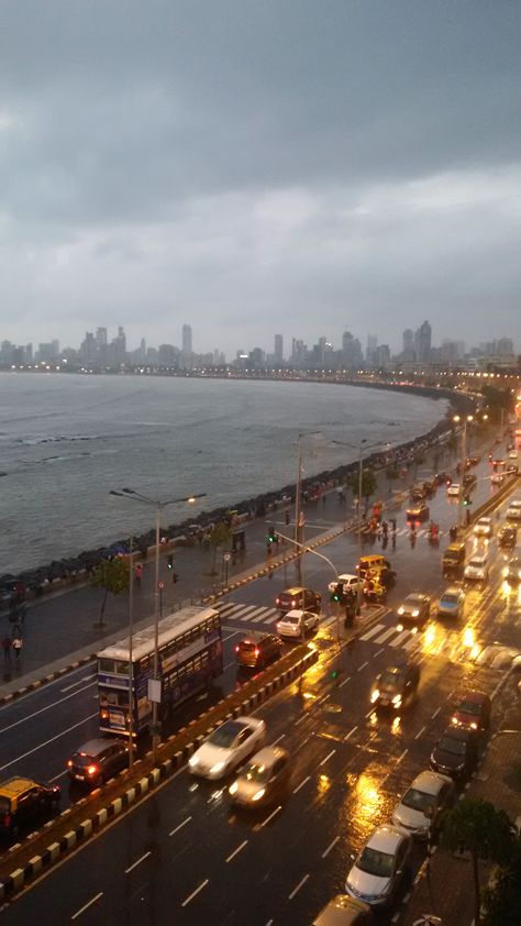 Mumbai Wallpaper Iphone, Rainy Mumbai, Bombay Aesthetic, Monsoon Aesthetic, Mumbai Photos, Mumbai Monsoon, Aesthetic Mumbai, Mumbai Aesthetic, Marine Drive Mumbai