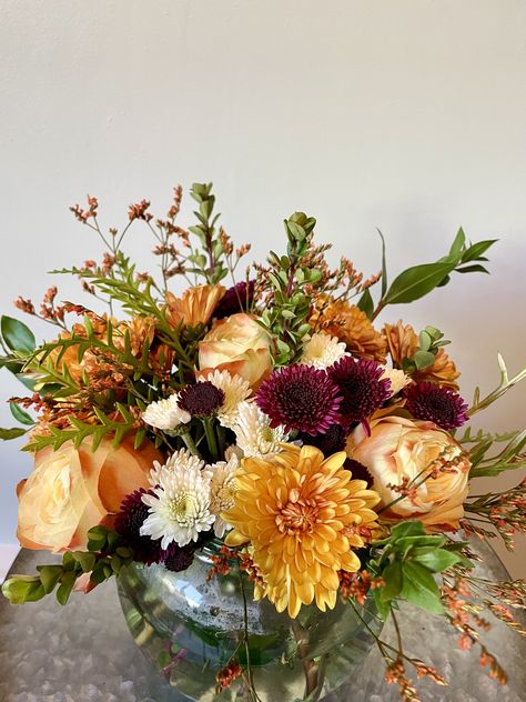 Thanksgiving Arrangements Floral, Large Fall Floral Arrangements, Thanksgiving Flower Centerpieces, Thanksgiving Flower Arrangements, Thanksgiving Floral Arrangements, Party Hosting Ideas, Floral Arrangement Ideas, Thanksgiving Floral, Dressing Room Ideas