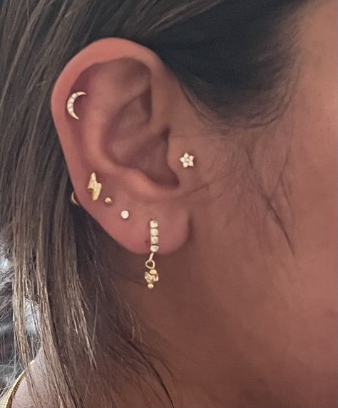 Ear Heart Piercing, Heart Tragus Piercing, Cartilage Stud Earrings, Eye Flower, Small Snake, Earring Inspo, Heart Eye, Piercing Inspo, Flower Flat