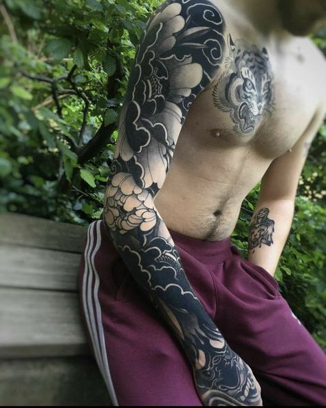 Japanese Coverup Tattoo, Japanese Blackout Tattoo, Japanese Floral Sleeve, Blackwork Cover Up Tattoo, Japanese Blackwork Tattoo, Blackwork Japanese Tattoo, Korean Tattoo Ideas, Side Leg Tattoo, Arm Cover Up Tattoos