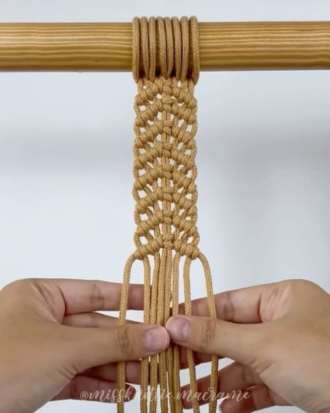 Fishbone Macrame Pattern, Diy Macramé, Macrame Designs, Macrame Knots Tutorial, Macrame Purse, Macrame Supplies, Macrame Knots Pattern, Weaving Tutorial, Square Knot