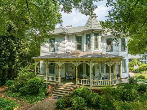 Porch goals! Circa 1898. Over an acre in Virginia. $450,000 - The Old House Life 1920s Home Exterior, Old House Wrap Around Porch, Virginia House, Victorian House Wrap Around Porch, Big Old White House, House Wrap Around Porch, Old Pond Place House Plan, The River House At Lowndes Grove, Old Victorian House