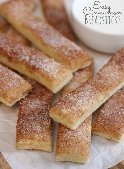 Easy Cinnamon Breadsticks Weight Watcher Desserts, Pretzel Twists, Low Carb Dessert, Easy Cinnamon, Breadsticks, Yummy Sweets, Cinnamon Roll, Cinnamon Sugar, Sweets Treats