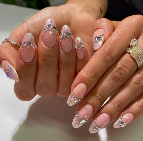 Nails With Jewels Rhinestones, Pink Nails With Gems, Nail Art With Gems, Bejeweled Nails, Nail Stones, Finger Paint, Wow Nails, Manicure Nail Designs, New Nail Designs