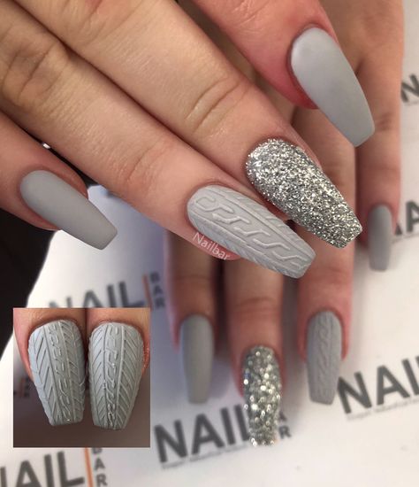 Grey Sweater Nails Designs, Nail Ideas Sweater, Gray Sweater Nails, Miki Nails, Grey Sweater Nails, Black Sweater Nails, Winter Sweater Nails, Jumper Nails, Burgundy Acrylic Nails