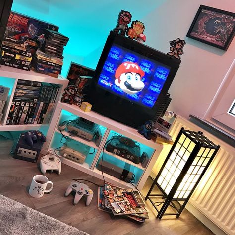 Retro Gaming Room, Nintendo Room, Gaming Bedroom Ideas, Video Game Organization, Video Game Room Decor, Small Game Rooms, Nerd Room, Retro Games Room, Otaku Room