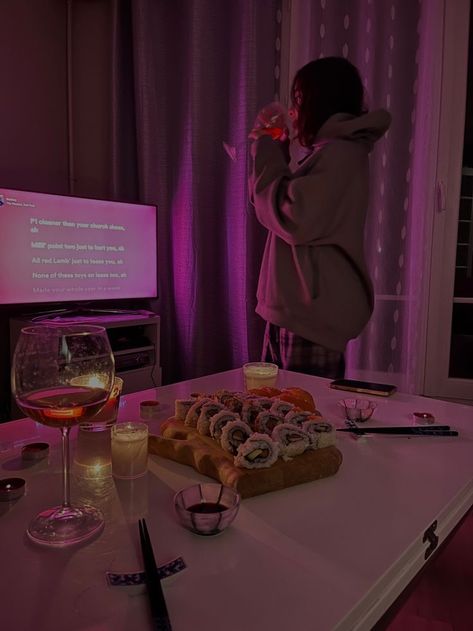 Dinner In Bed Aesthetic, In Bed Aesthetic, Valeria Core, Manifest Aesthetic, Bed Aesthetic, Date Aesthetic, Solo Date, Dream Reality, Cute Date Ideas