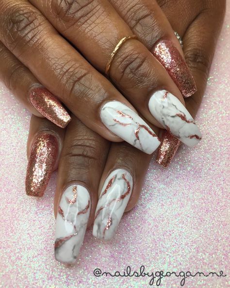 Nail Designs White, Acrylic Nails White, Rose Gold Nails Acrylic, Sliver Nails, Rose Gold Nail, White Almond Nails, Rose Gold Nail Polish, White Nails With Gold, Rose Gold Nails Design