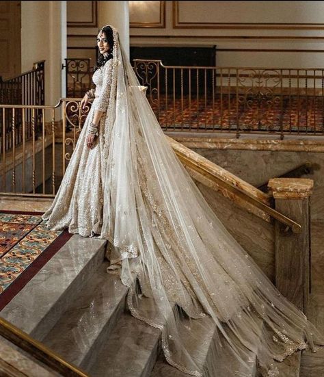 Desi Bride Veil, Weeding Dress 2023 Pakistani, Pakistani Bridal Veil, Desi White Wedding Dress, Walima Photoshoot, Pakistan Bridal Dress, Bridal Dress Indian, Pakistan Bridal, Dresses Photography