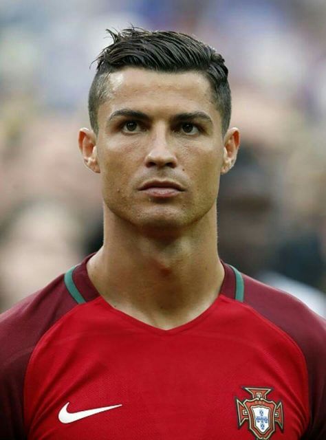 Soccer Players Haircuts, Cristiano Ronaldo Hairstyle, Ronaldo Haircut, Portugal National Football Team, Soccer Men, Cr 7, Ronaldo Photos, Cr7 Jr, Cristino Ronaldo