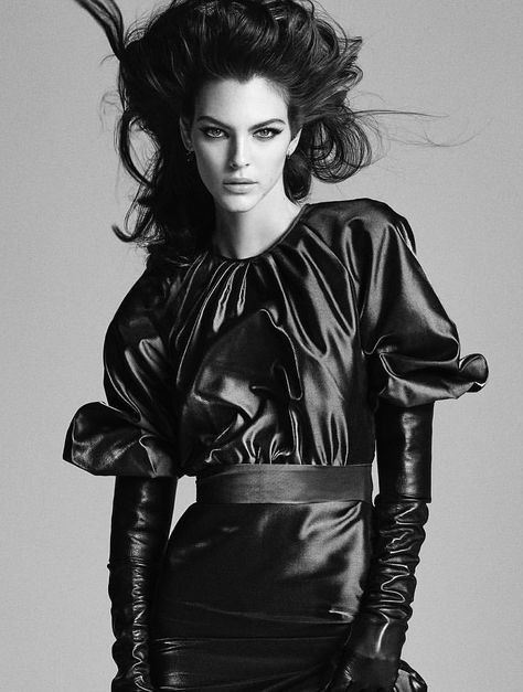 Vittoria Ceretti Photoshoot, Victoria Ceretti, Vittoria Cerreti, Vittoria Ceretti, Elegant Gloves, Studio Photography Poses, Black Leather Gloves, Fashion Photography Inspiration, Vogue Japan