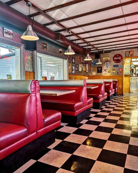 Victoria Pettitt on Instagram: “🤖” 70s Diner, 60s Diner, American Cafe, 50's Diner, 50s Diner, Retro Diner, American Diner, Group 1, Ornate Furniture