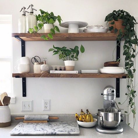 10 Beautiful Open Kitchen Shelving Ideas Kitchen Wall Shelf Ideas, Kitchen Shelf Design, Kitchen Open Shelves, Kitchen Shelf Decor, Kitchen Wall Shelves, Regal Design, Open Kitchen Shelves, Estantes Flotantes, Farmhouse Style Kitchen