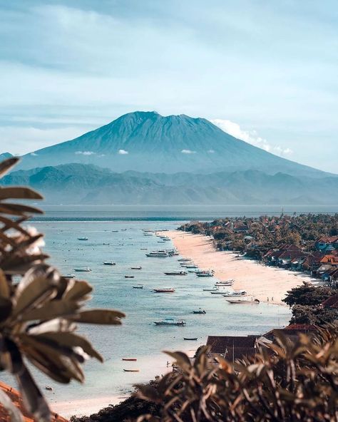 WHAT'S NEW Bali on Instagram: “The majesty of Mount Batur from a distance, stunning! Amazing pic taken by @fliety.freediver ⁠#bali #indonesia #couplegoals…” Lembongan Island, Mount Batur, Nusa Lembongan, Mangrove Forest, Bamboo House, Bali Island, Travel Videos, White Sand Beach, Beach Vibes