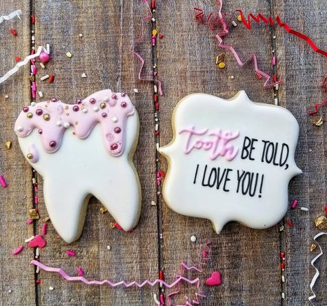 Katelyn on Instagram: “😁 Toothfully the dentist in me just couldn't resist! 😁 . . I was pretty proud of thinking up this one! I figured all my fellow teeth loving…” Dentist Day, Nurse Cookies, Royal Icing Sugar, Royal Iced Cookies, Themed Desserts, Valentine Cookies, Creative Cookies, Holiday Birthday, Iced Cookies