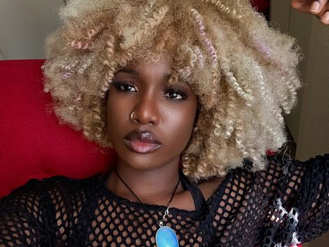 Blond Afro, Dark Skin Blonde Hair, Blonde Afro, Color Inspo, Platinum Blonde, Black Girls Hairstyles, About Hair, Hair Inspo, Girl Hairstyles