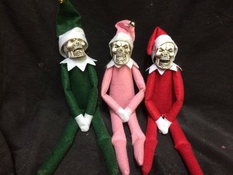 Creepy Christmas Decorations, Black Christmas Decorations, Anti Christmas, Christmas Booth, Scary Christmas, Christmas Horror, Creepy Christmas, Dark Christmas, Elf Doll