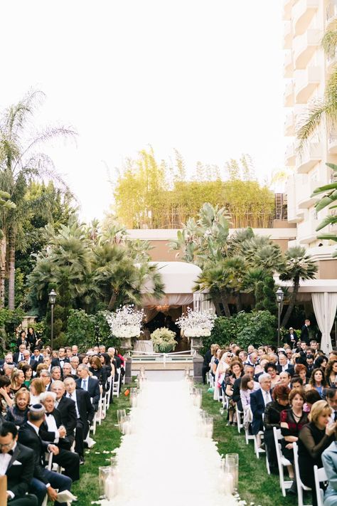 Endless glamour fills this upscale wedding at the Four Seasons in Beverly Hills, with a white-on-white color palette and a classic Vera Wang bridal gown. Beverly Hills Hotel Wedding, Vera Wang Bridal Gown, Flowers In A Box, La Wedding Venues, Beverly Hills Wedding, Upscale Wedding, Vera Wang Bridal, Planning Events, Hills Wedding